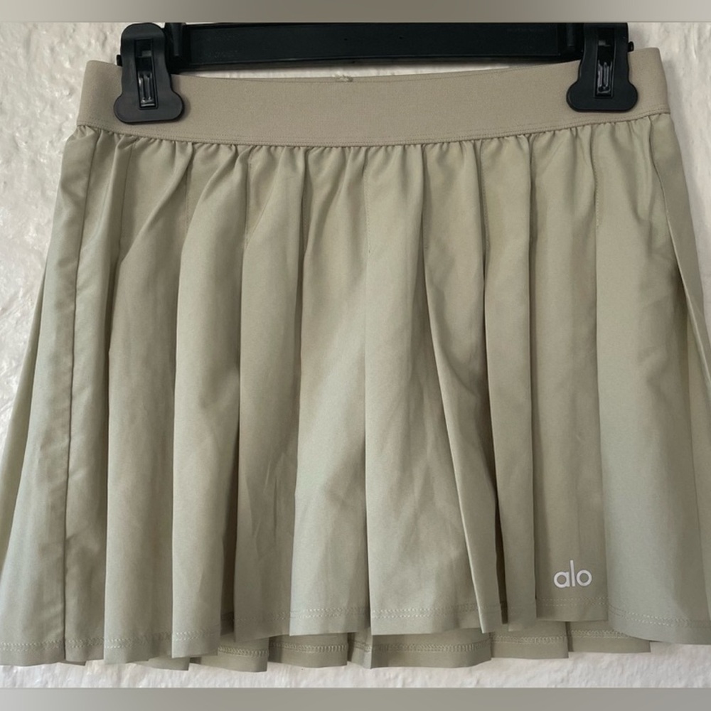 Alo Yoga Varsity pleated tennis miniskirt, built in shorts; S -see measurements - Picture 2 of 5